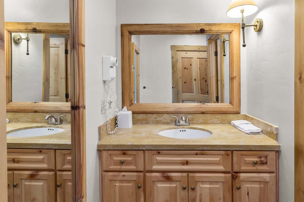 Telluride Mountain Lodge Ski in and Out - Stay and Save!