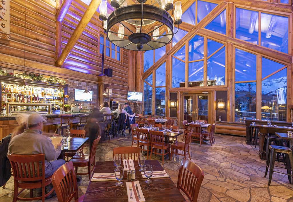 Skiin and out Beautiful Mtn Lodge - Affordable too