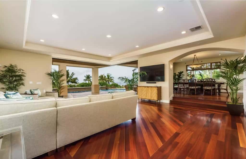 Breathtaking Oceanfront Lahaina Villa