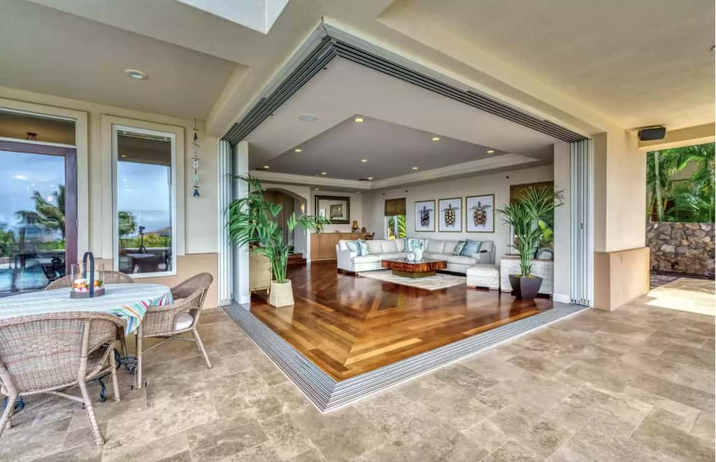 Breathtaking Oceanfront Lahaina Villa