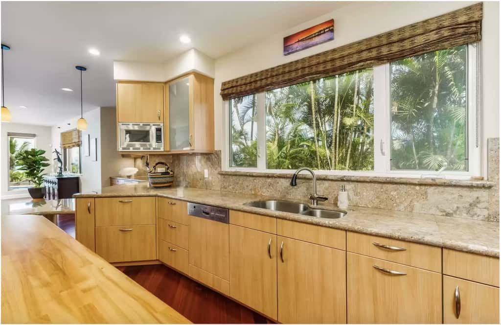 Breathtaking Oceanfront Lahaina Villa