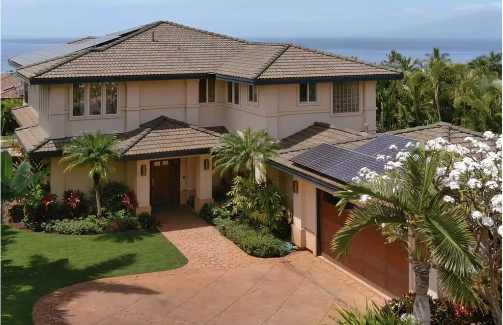 Breathtaking Oceanfront Lahaina Villa