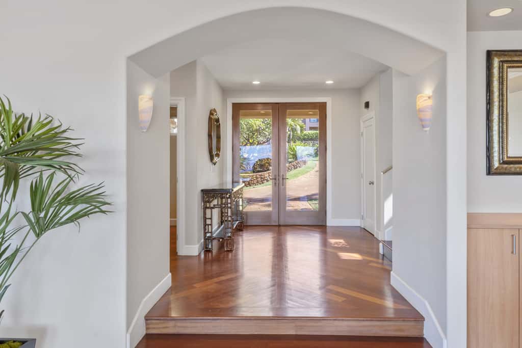 Breathtaking Oceanfront Lahaina Villa