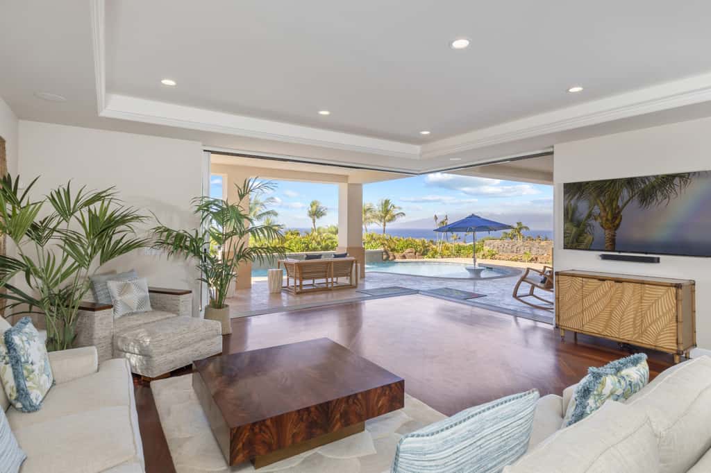 Breathtaking Oceanfront Lahaina Villa