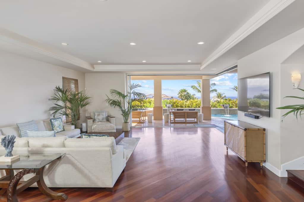 Breathtaking Oceanfront Lahaina Villa