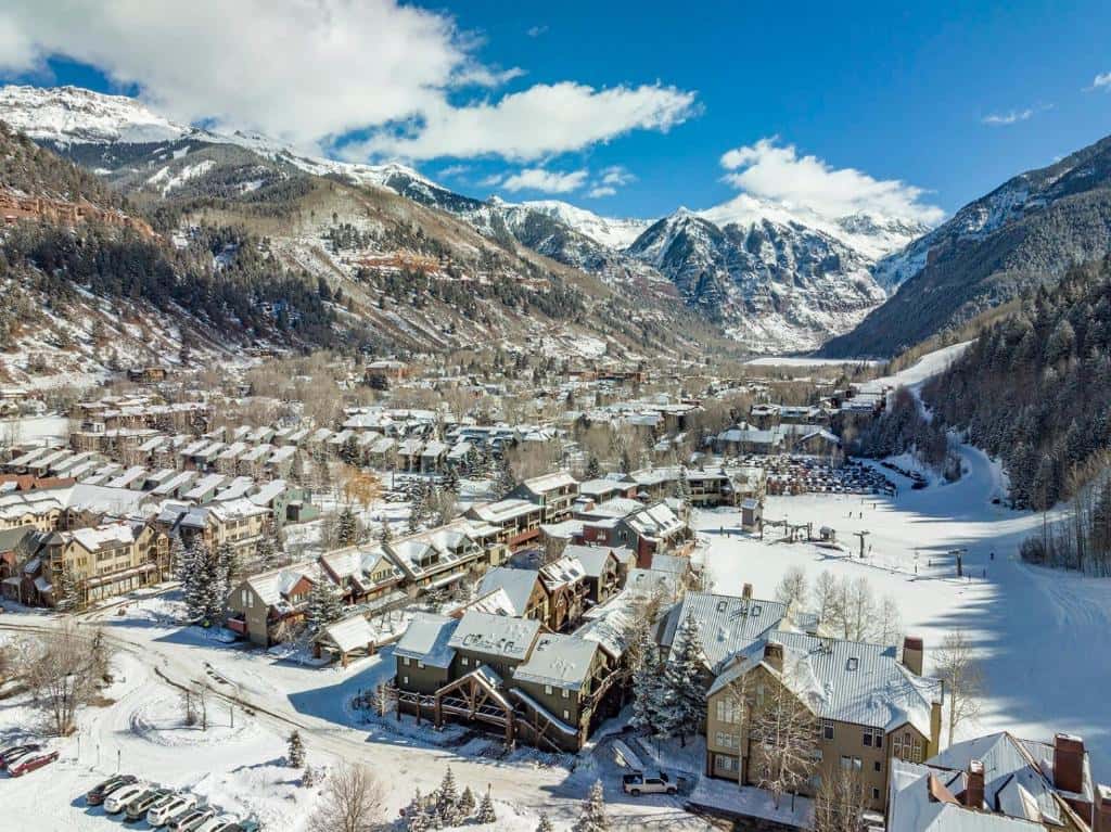 Awesome Views; Ski In/Out & lift is 100 steps from the Door