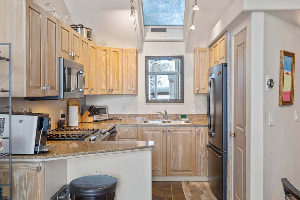 Remodeled Luxury Condo - Skii in Skii out