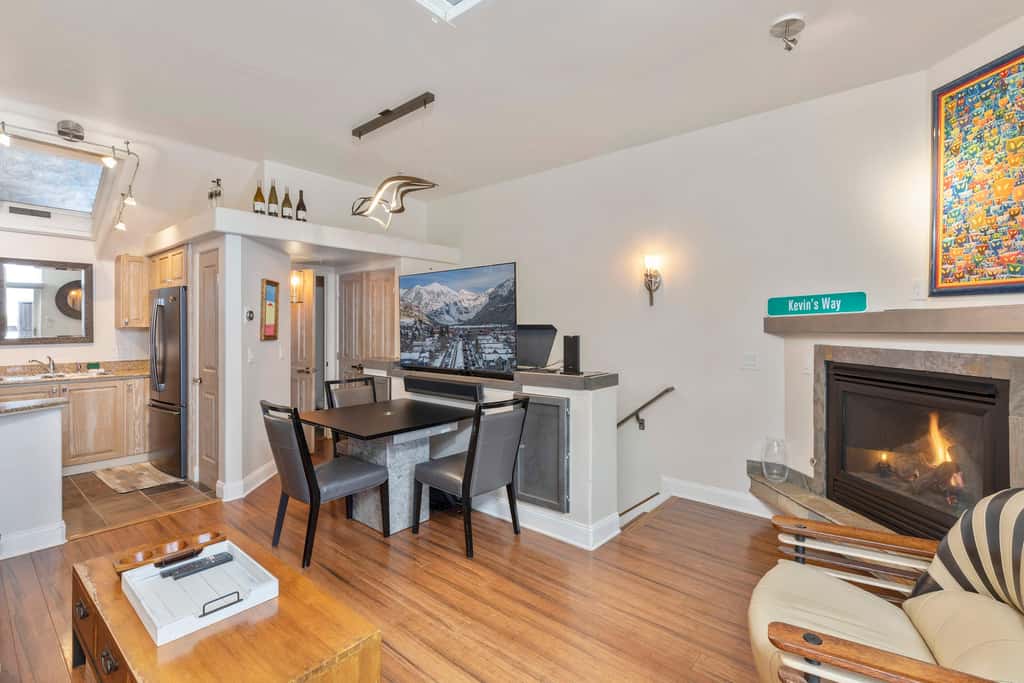 Remodeled Luxury Condo - Skii in Skii out