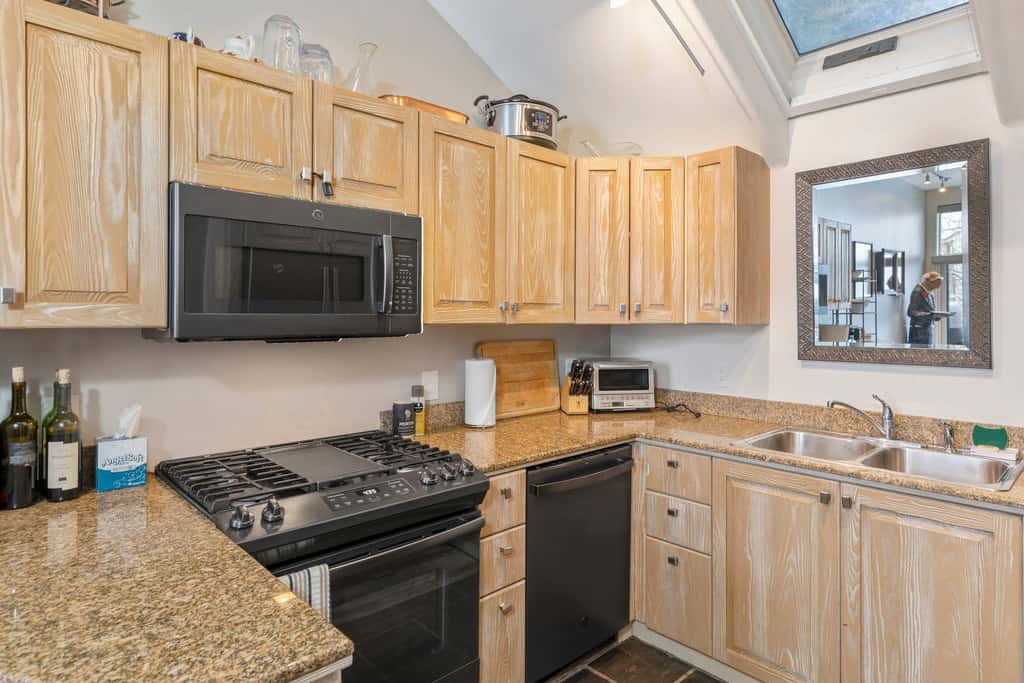 Remodeled Luxury Condo - Skii in Skii out