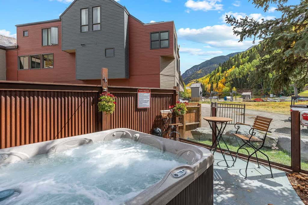 Remodeled Luxury Condo - Skii in Skii out