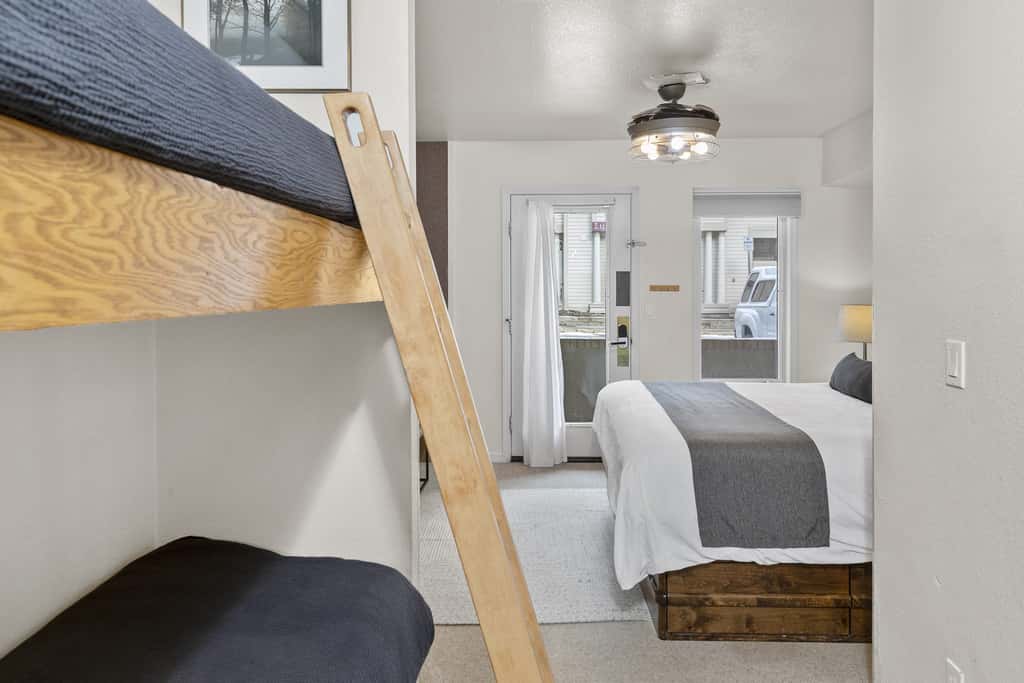 Your Telluride Base Camp Lift 7 Ski Acc. & Hot Tub