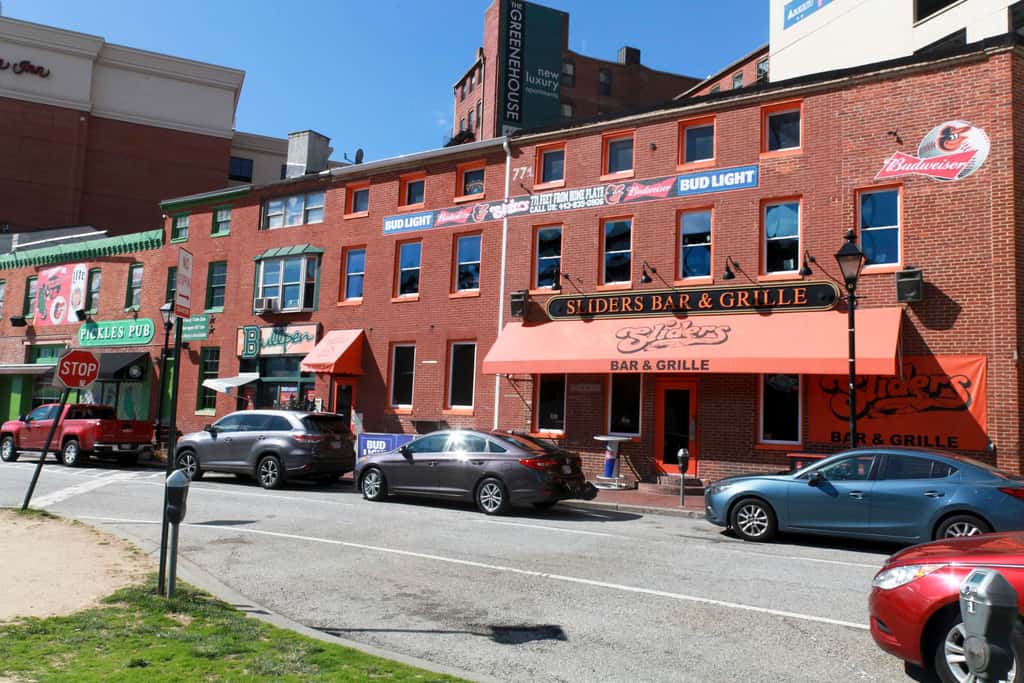 2 Bedroom Fully Furnished Apartment in Baltimore Downtown