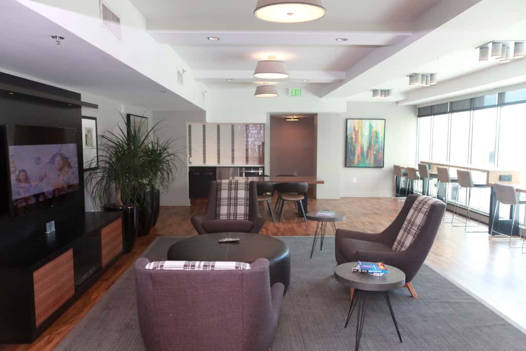 2 Bedroom Fully Furnished Apartment in Baltimore Downtown