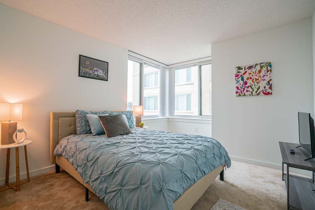 2 Bedroom Fully Furnished Apartment in Baltimore Downtown