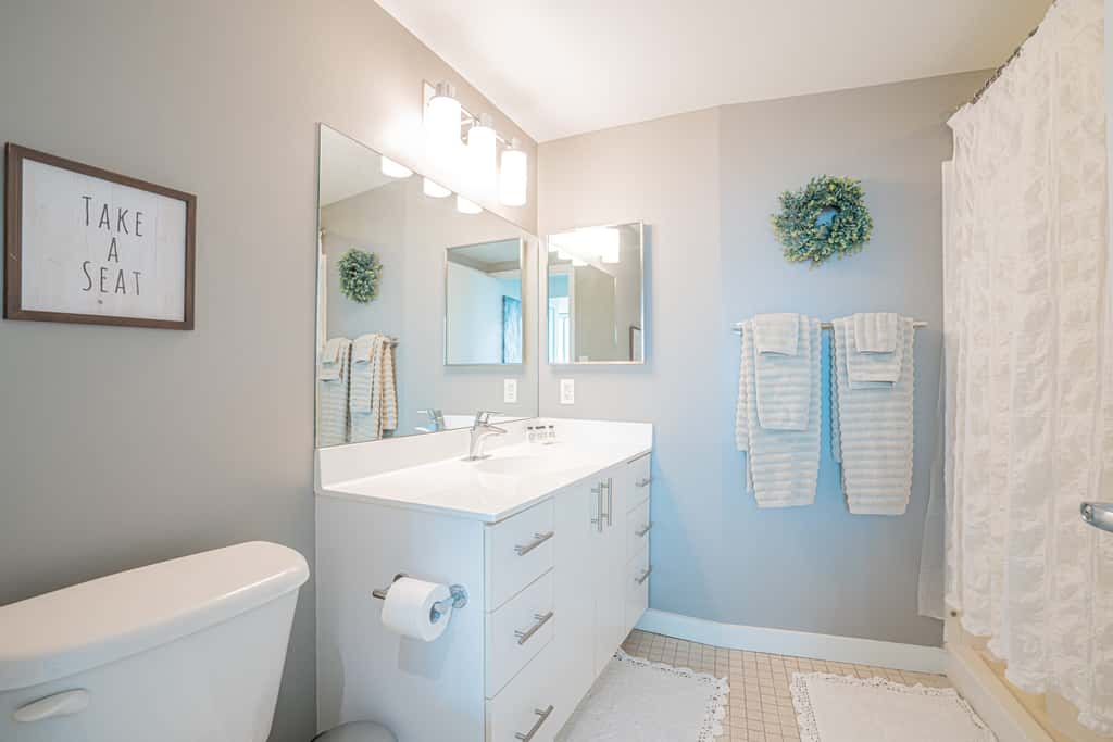 2 Bedroom Fully Furnished Apartment in Baltimore Downtown