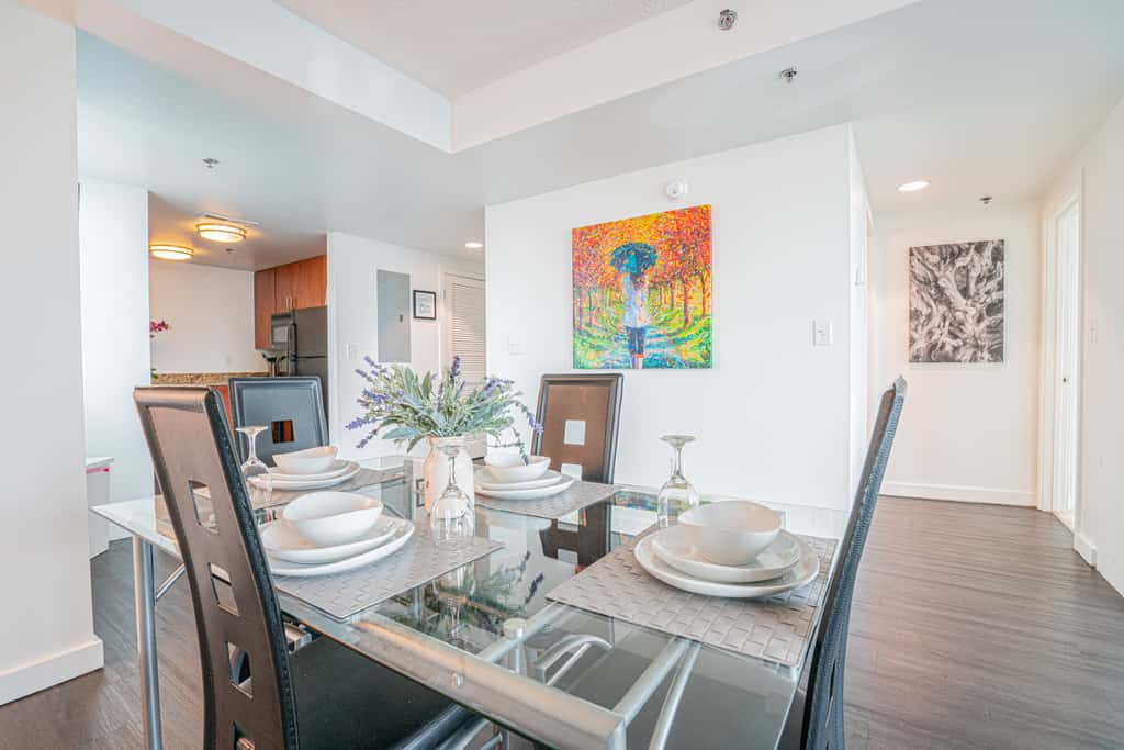 2 Bedroom Fully Furnished Apartment in Baltimore Downtown