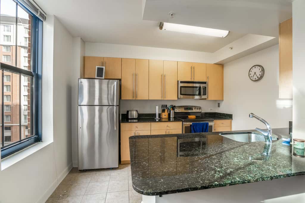 Beautiful 2 Bedroom Fully Furnished Apartment on Harborfront