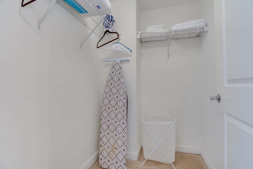 Beautiful 2 Bedroom Fully Furnished Apartment on Harborfront