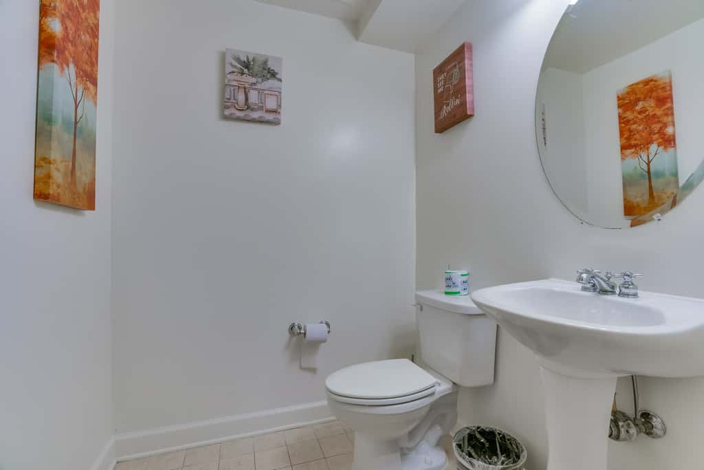 Beautiful 2 Bedroom Fully Furnished Apartment on Harborfront