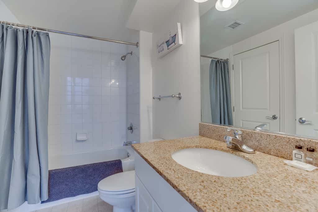 Beautiful 2 Bedroom Fully Furnished Apartment on Harborfront