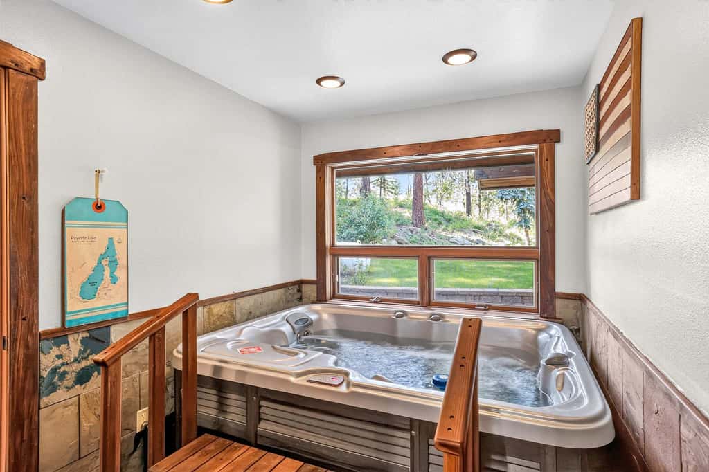 Off the Hook | Riverside McCall Cabin, Sleeps 12