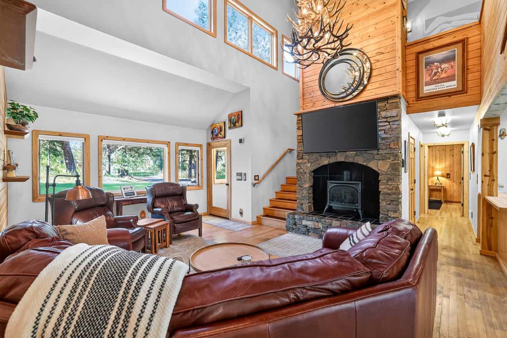 Off the Hook | Riverside McCall Cabin, Sleeps 12