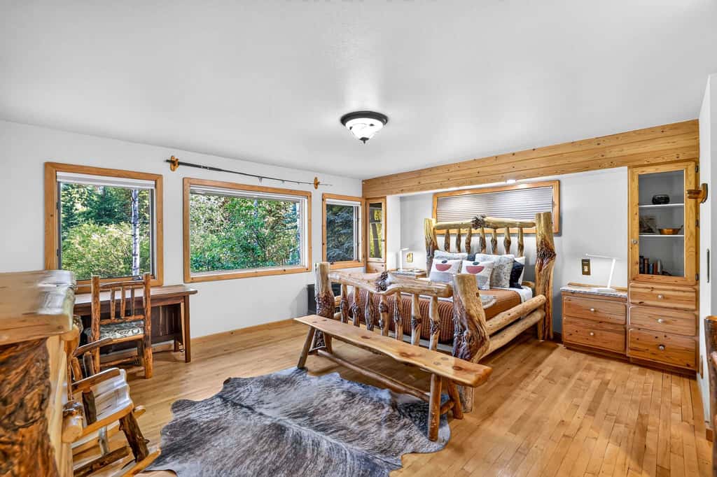 Off the Hook | Riverside McCall Cabin, Sleeps 12