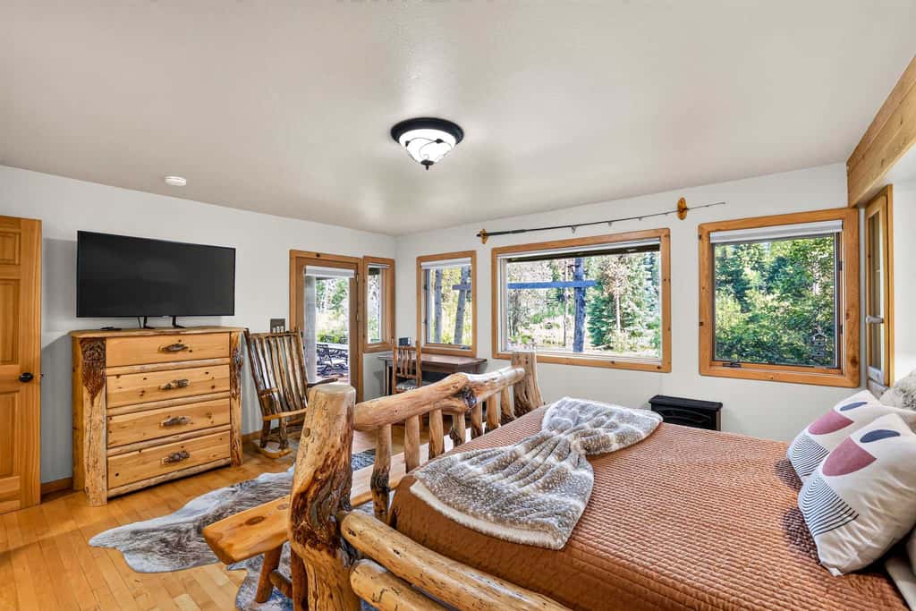 Off the Hook | Riverside McCall Cabin, Sleeps 12
