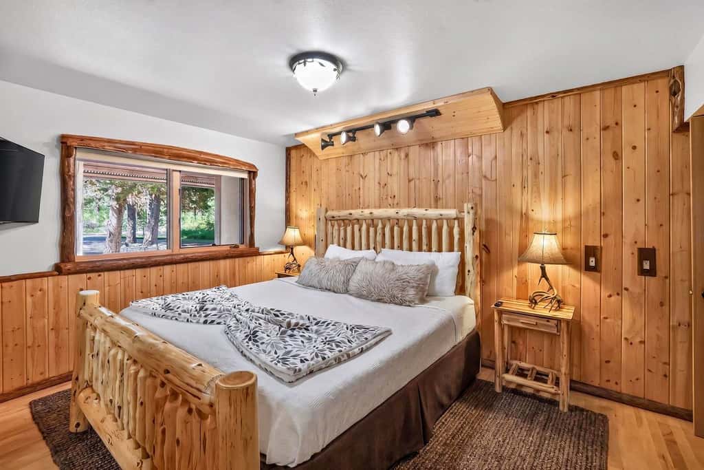 Off the Hook | Riverside McCall Cabin, Sleeps 12