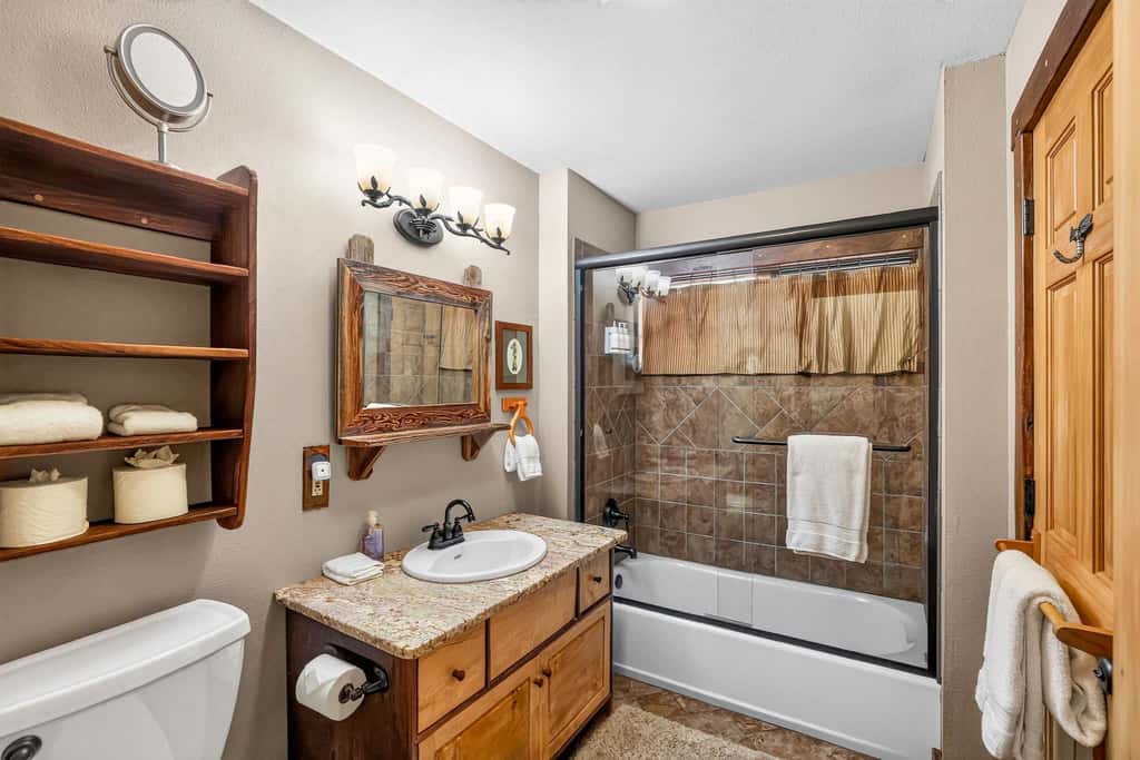 Off the Hook | Riverside McCall Cabin, Sleeps 12