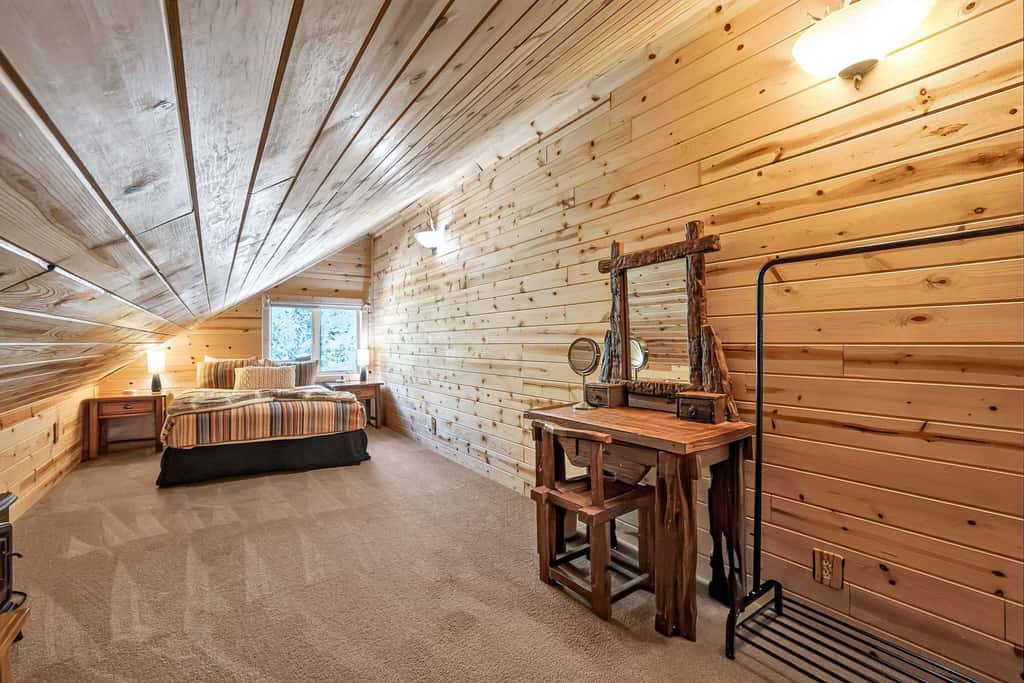 Off the Hook | Riverside McCall Cabin, Sleeps 12