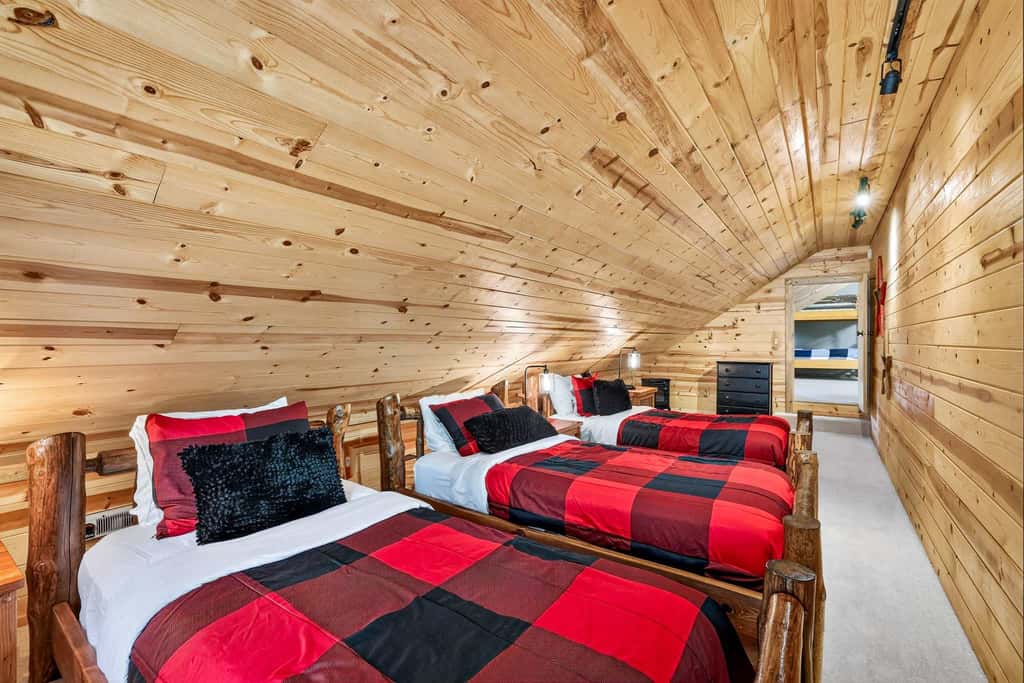 Off the Hook | Riverside McCall Cabin, Sleeps 12