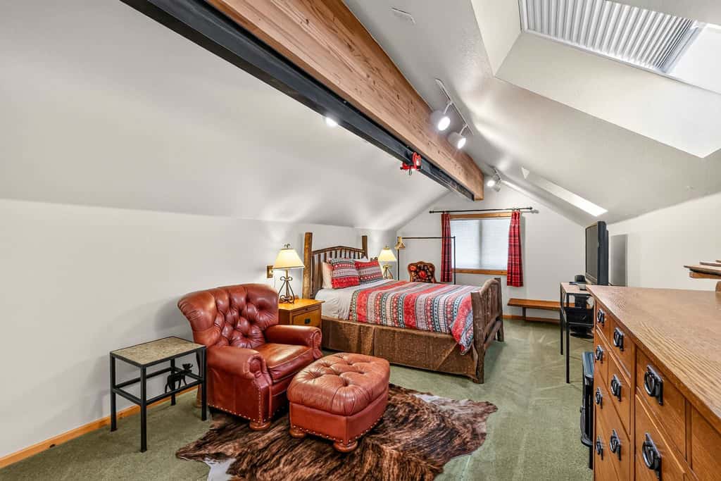 Off the Hook | Riverside McCall Cabin, Sleeps 12