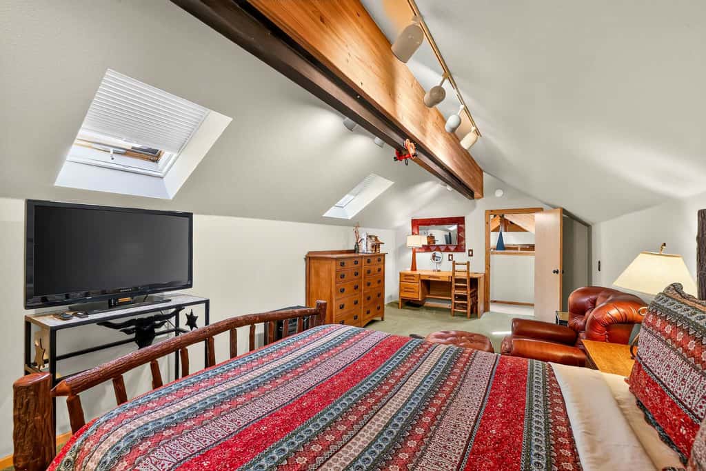 Off the Hook | Riverside McCall Cabin, Sleeps 12