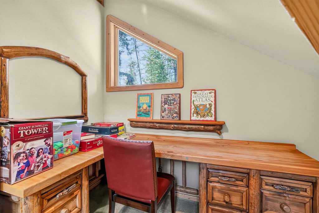 Off the Hook | Riverside McCall Cabin, Sleeps 12