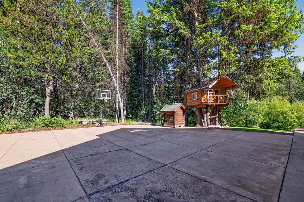 Off the Hook | Riverside McCall Cabin, Sleeps 12