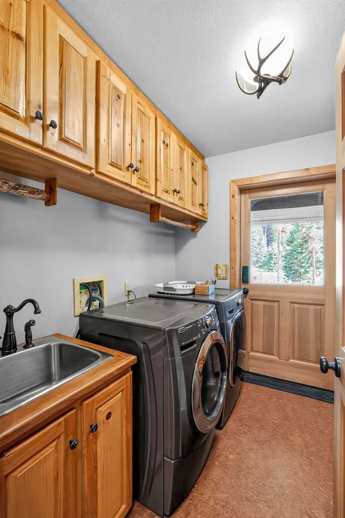 Off the Hook | Riverside McCall Cabin, Sleeps 12