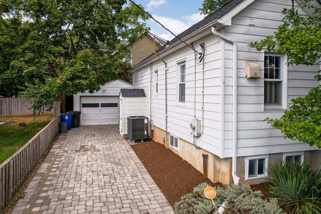 Pet-Friendly Eastport  Yard & Fire Pit