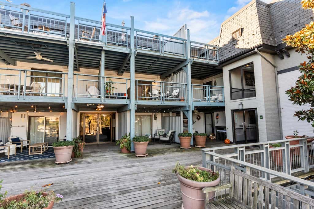Spa Creek Waterfront  Pool & Parking