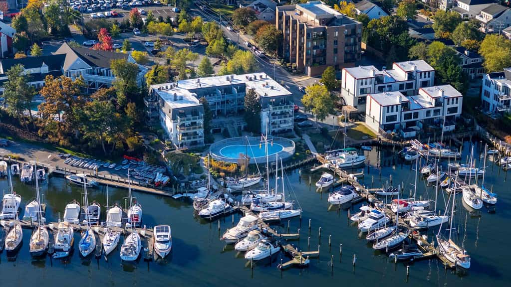 Spa Creek Waterfront  Pool & Parking