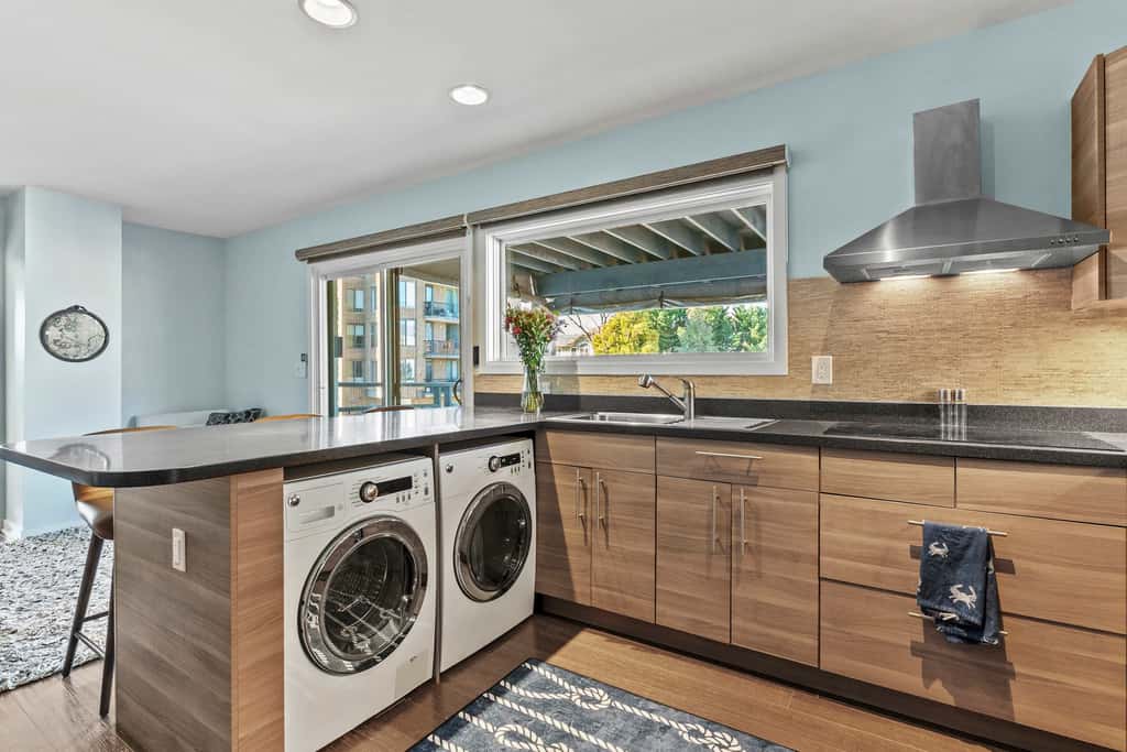 Spa Creek Condo  Pool, Deck & Parking
