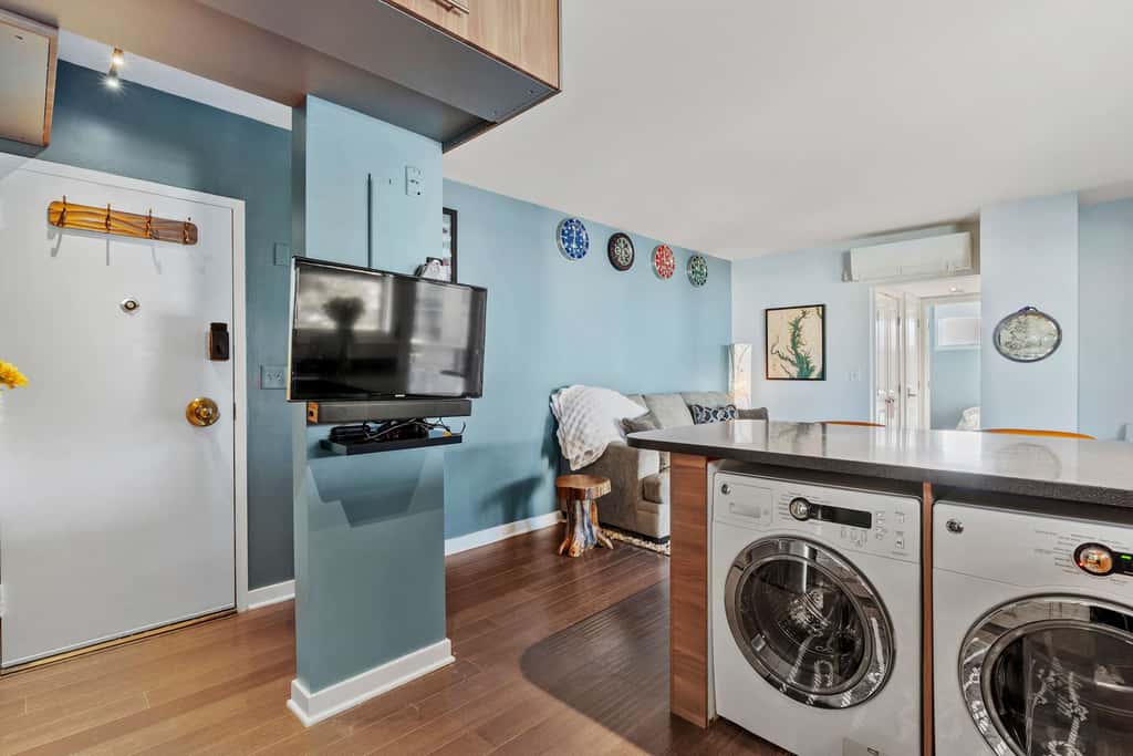 Spa Creek Condo  Pool, Deck & Parking