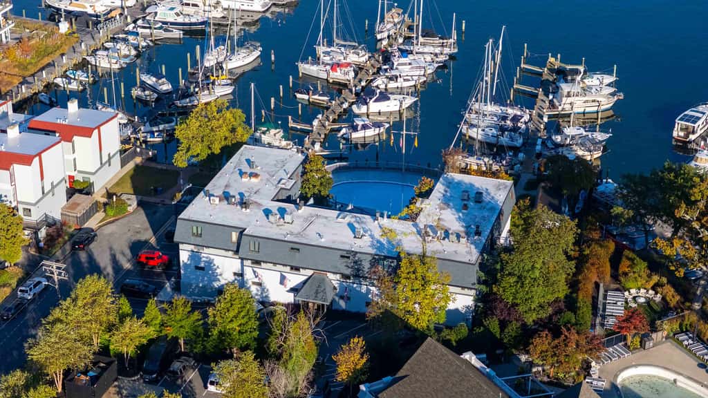 Spa Creek Condo  Pool, Deck & Parking
