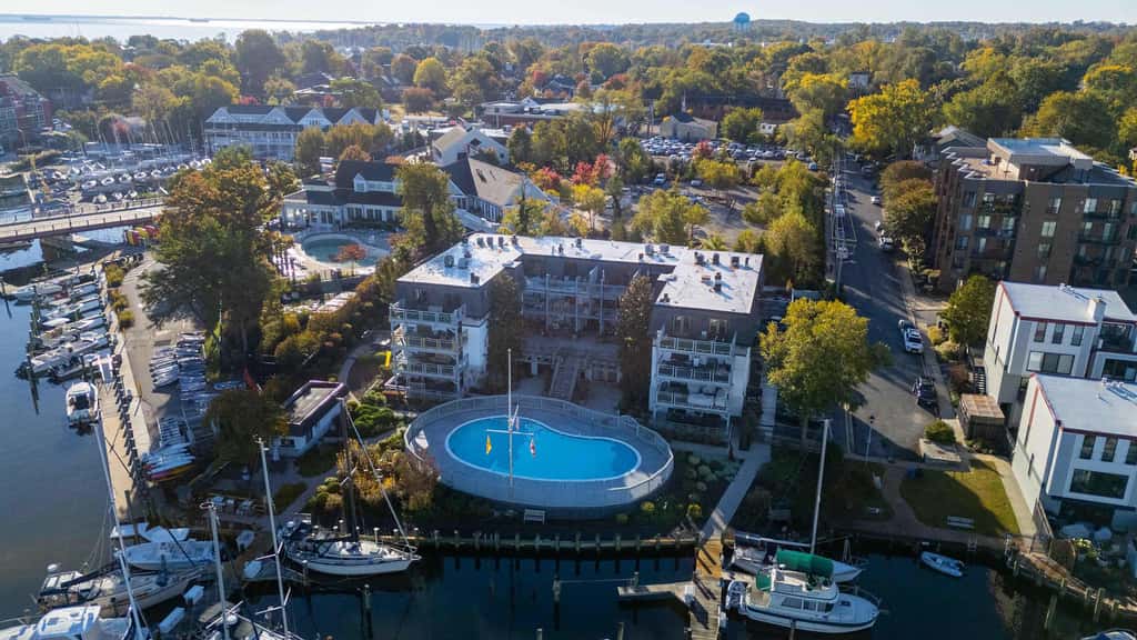 Spa Creek Condo  Pool, Deck & Parking