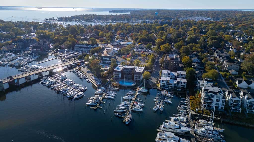 Spa Creek Condo  Pool, Deck & Parking