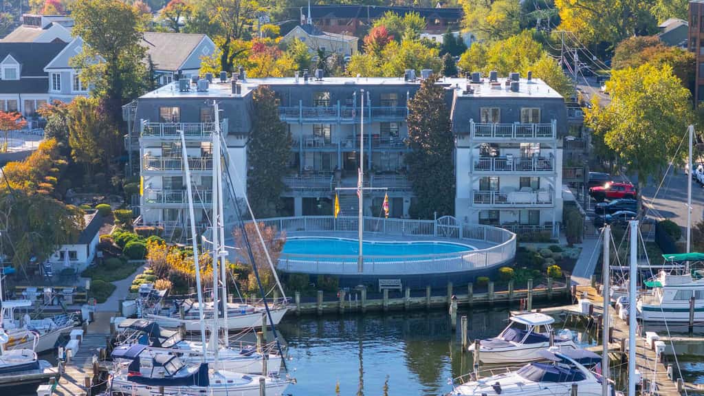 Spa Creek Condo  Pool, Deck & Parking