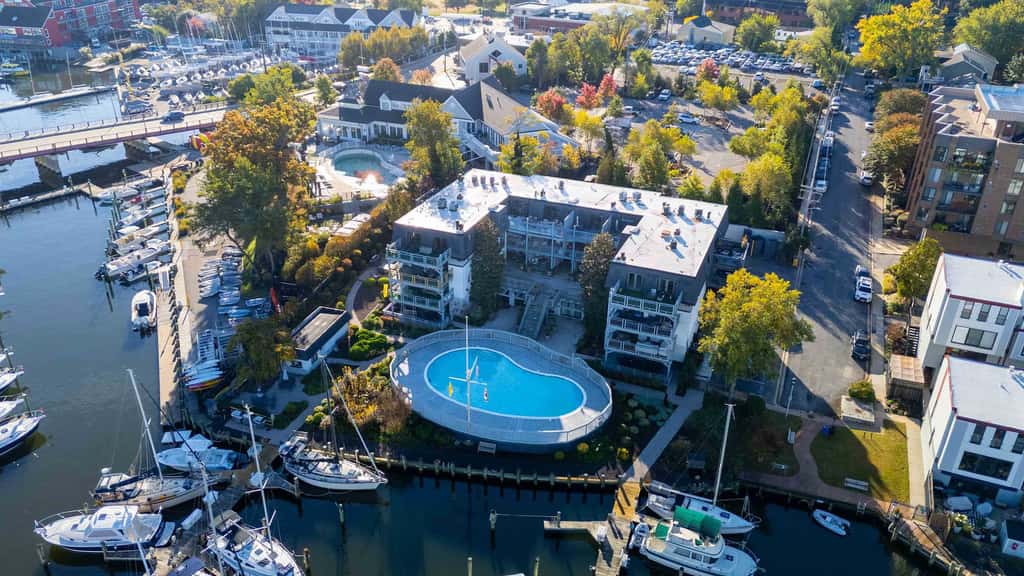Spa Creek Condo  Pool, Deck & Parking