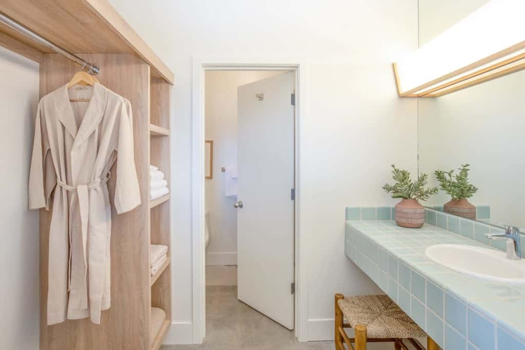 The Bungalows by Homestead Modern, Deluxe Studios