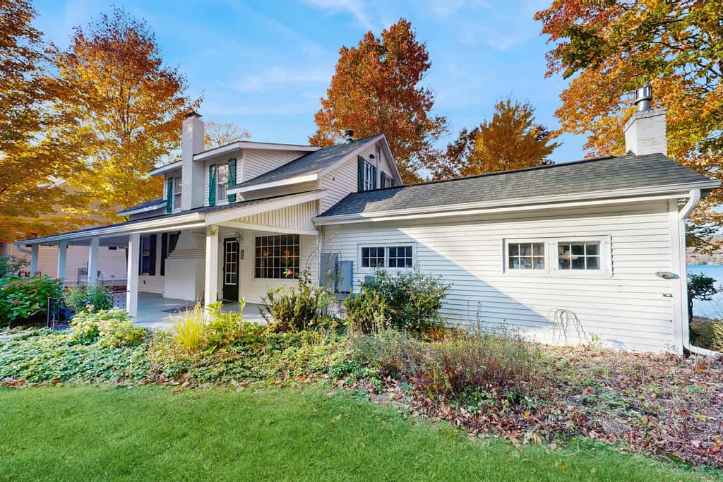 Lakefront retreat with 3 dwellings, fire pit, dock, kayaks, paddleboards & stunning Glen Lake views