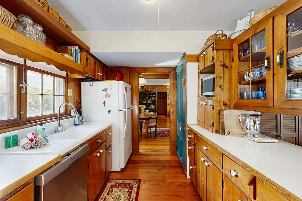 Lakefront retreat with 3 dwellings, fire pit, dock, kayaks, paddleboards & stunning Glen Lake views